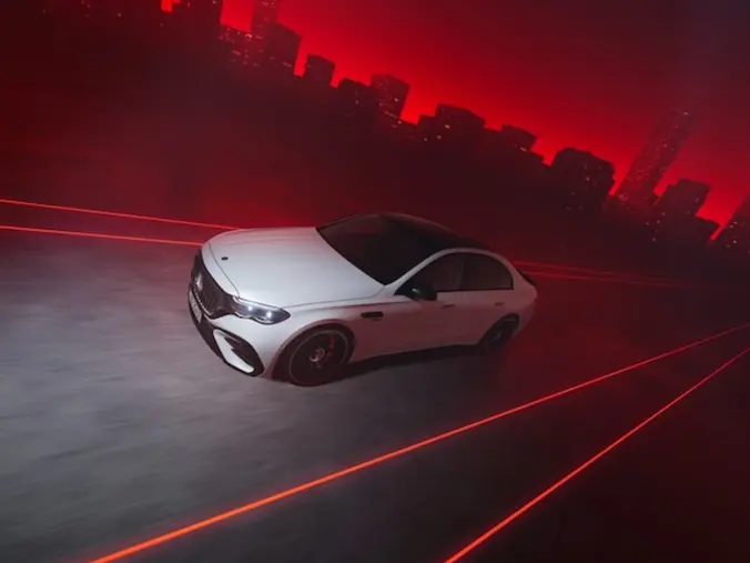 Mercesdes Benz AMG E 53 PHEV Quater Top Profile