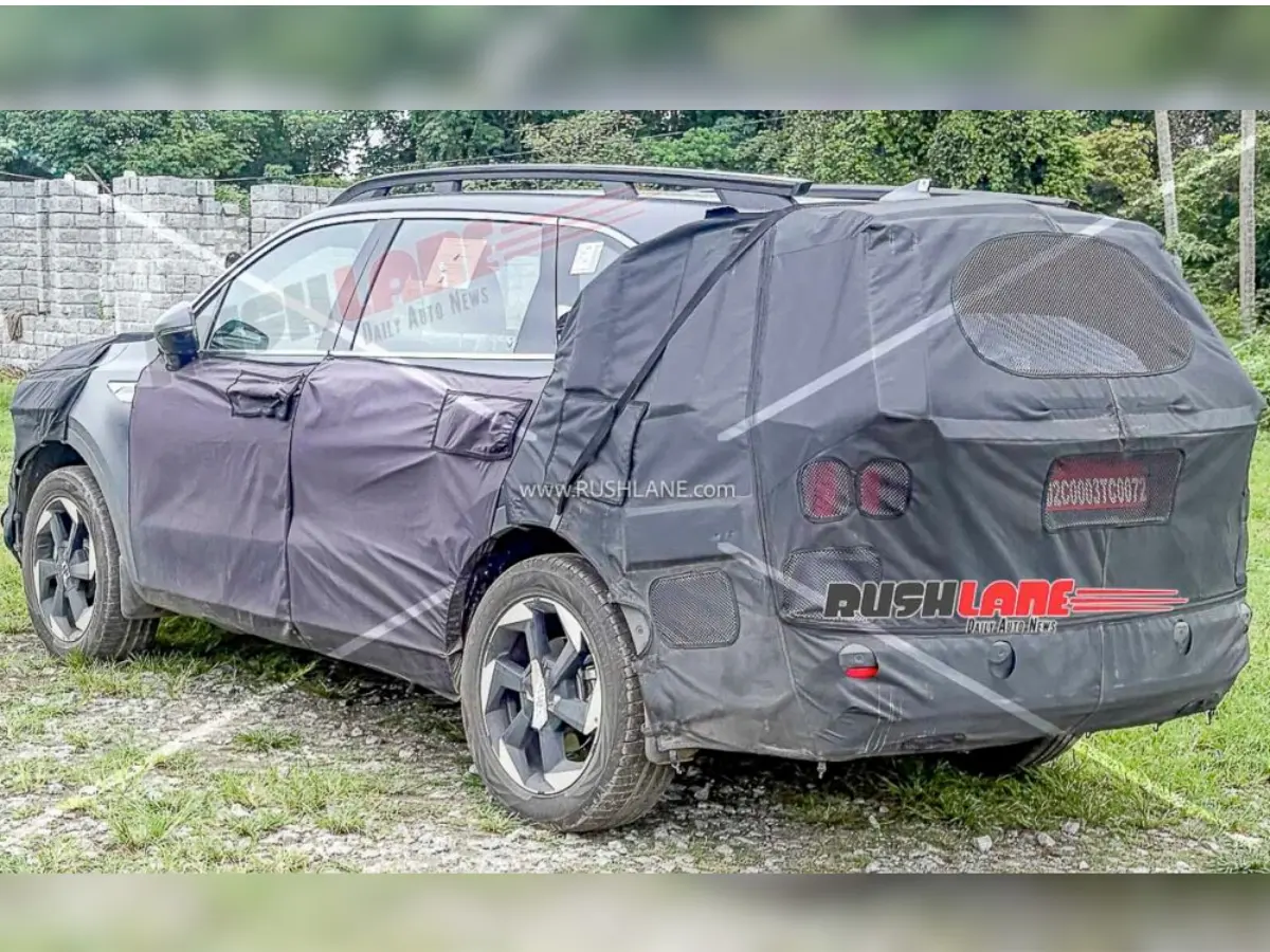 Upcoming Kia Sorento Spied