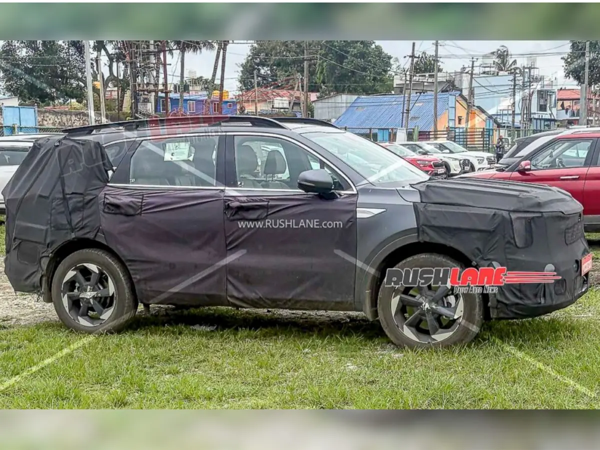 Upcoming Kia Sorento Spied