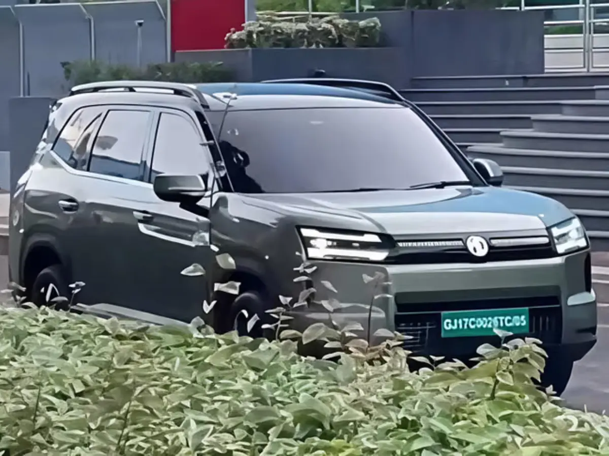MG Hector Tomahawk EV caught fully undisguised