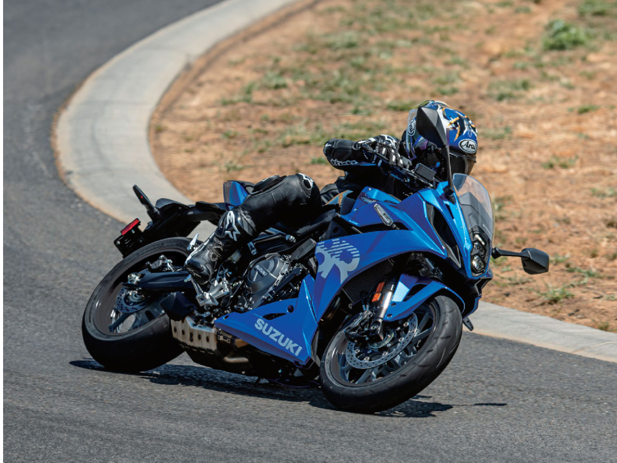 Suzuki GSX-8R Front Right Side View