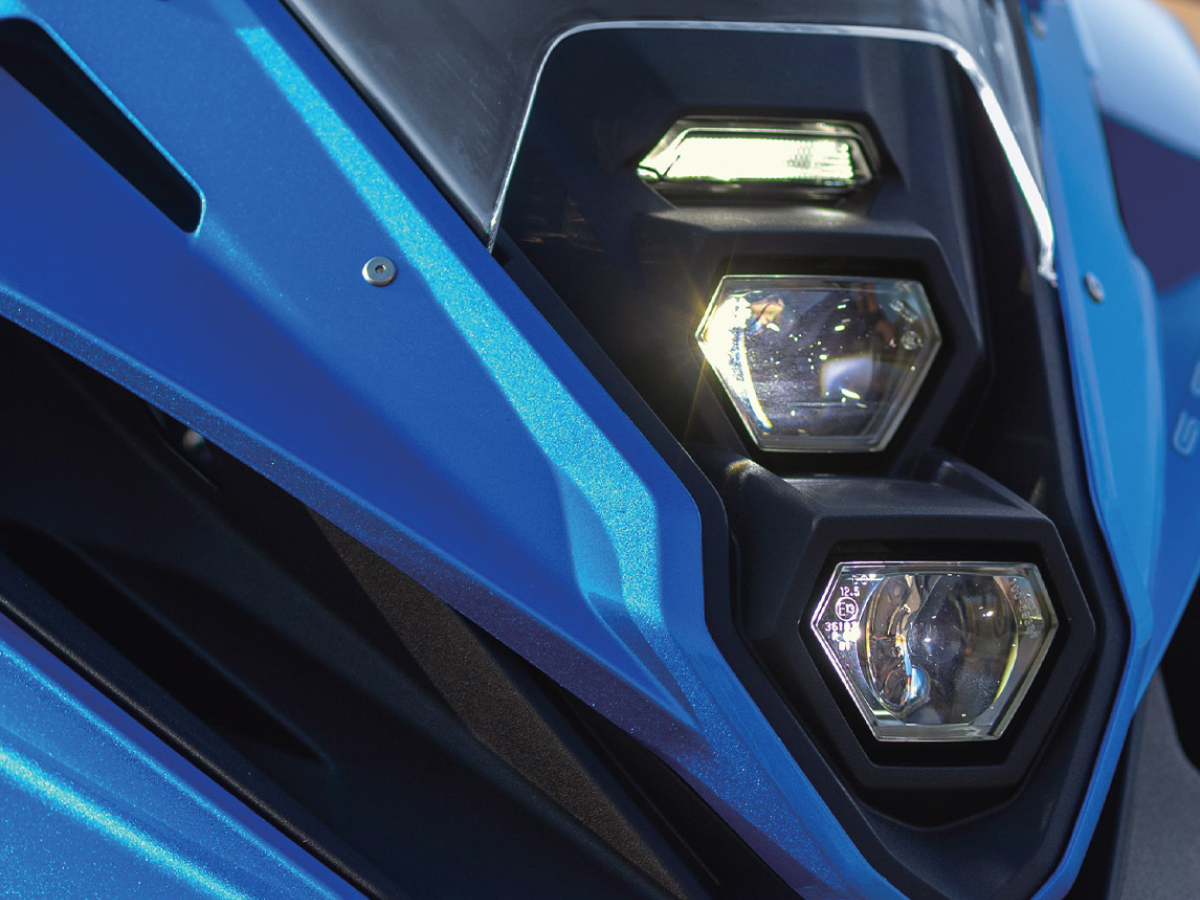 Suzuki GSX-8R Headlight