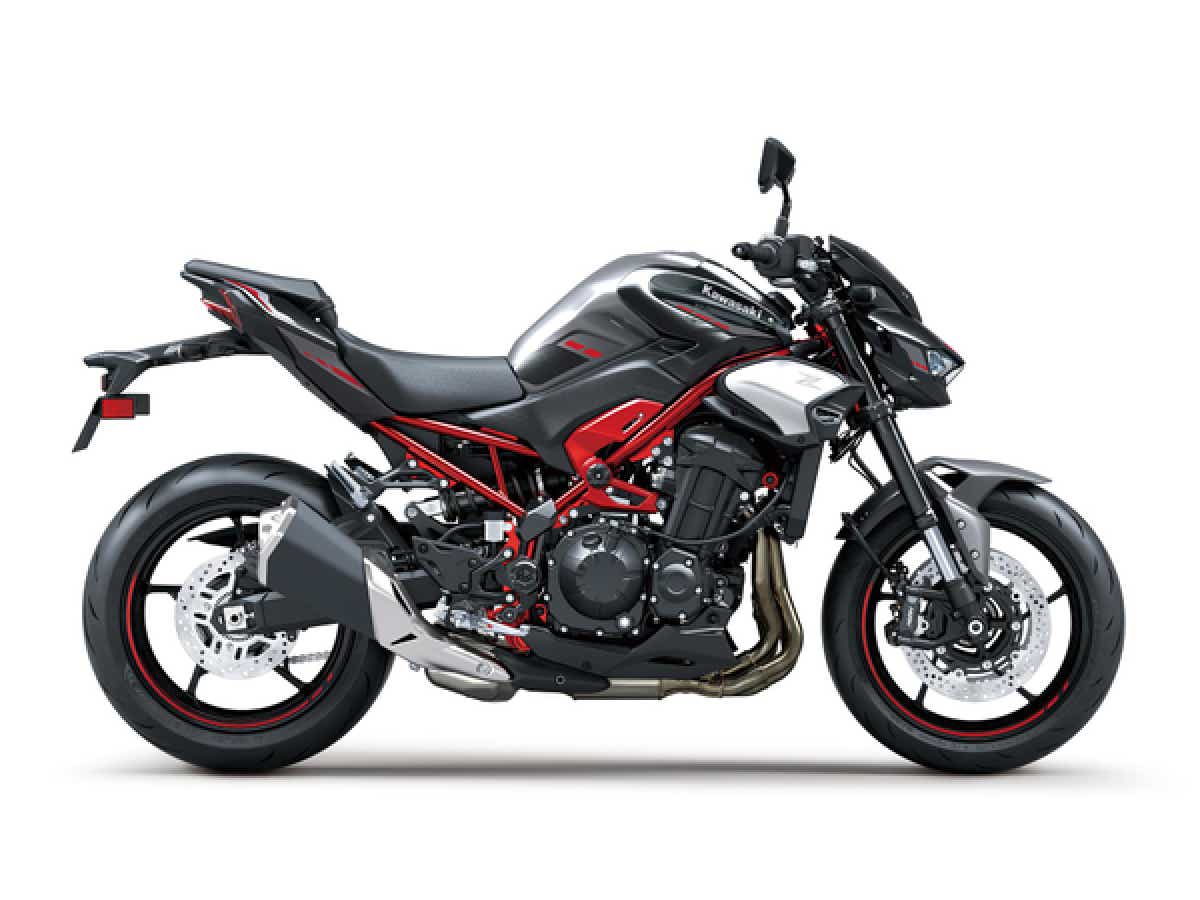 Kawasaki Z900 Right Side View