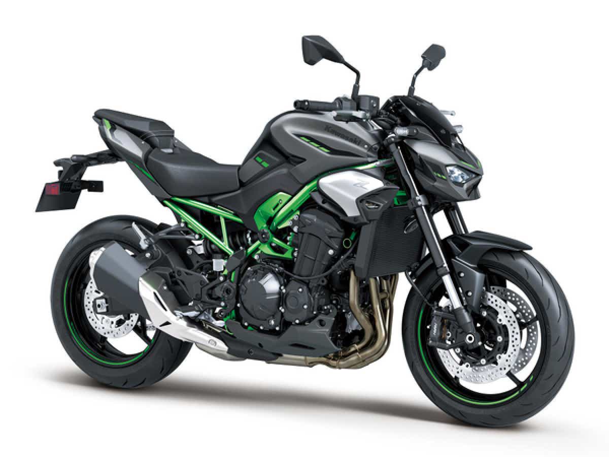 Kawasaki Z900 Right Diagonal View