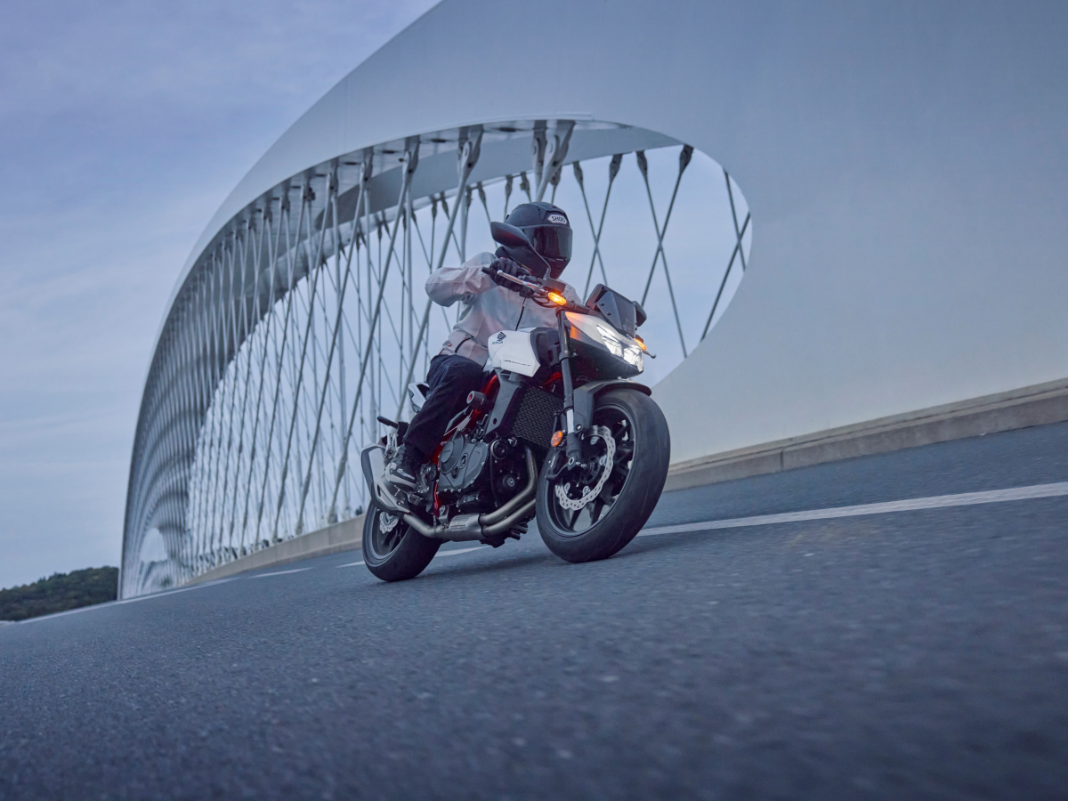 Hornet 750 Front Right Side View