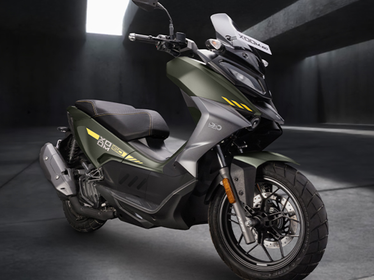 Xoom 160 Front Right Side View