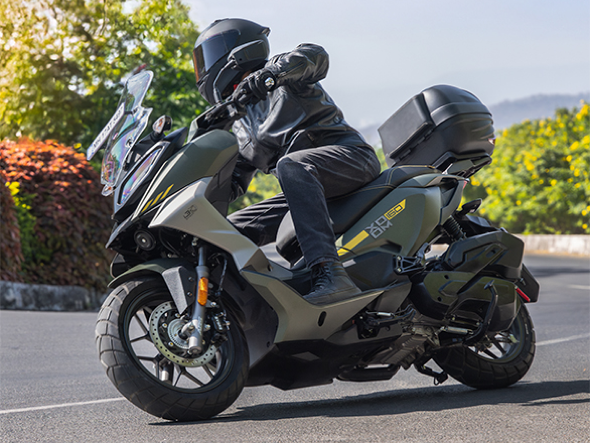 Xoom 160 Front Left Side View