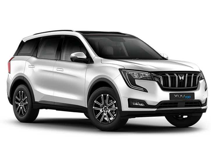 front three-quarter view of a Everest White Mahindra XUV700