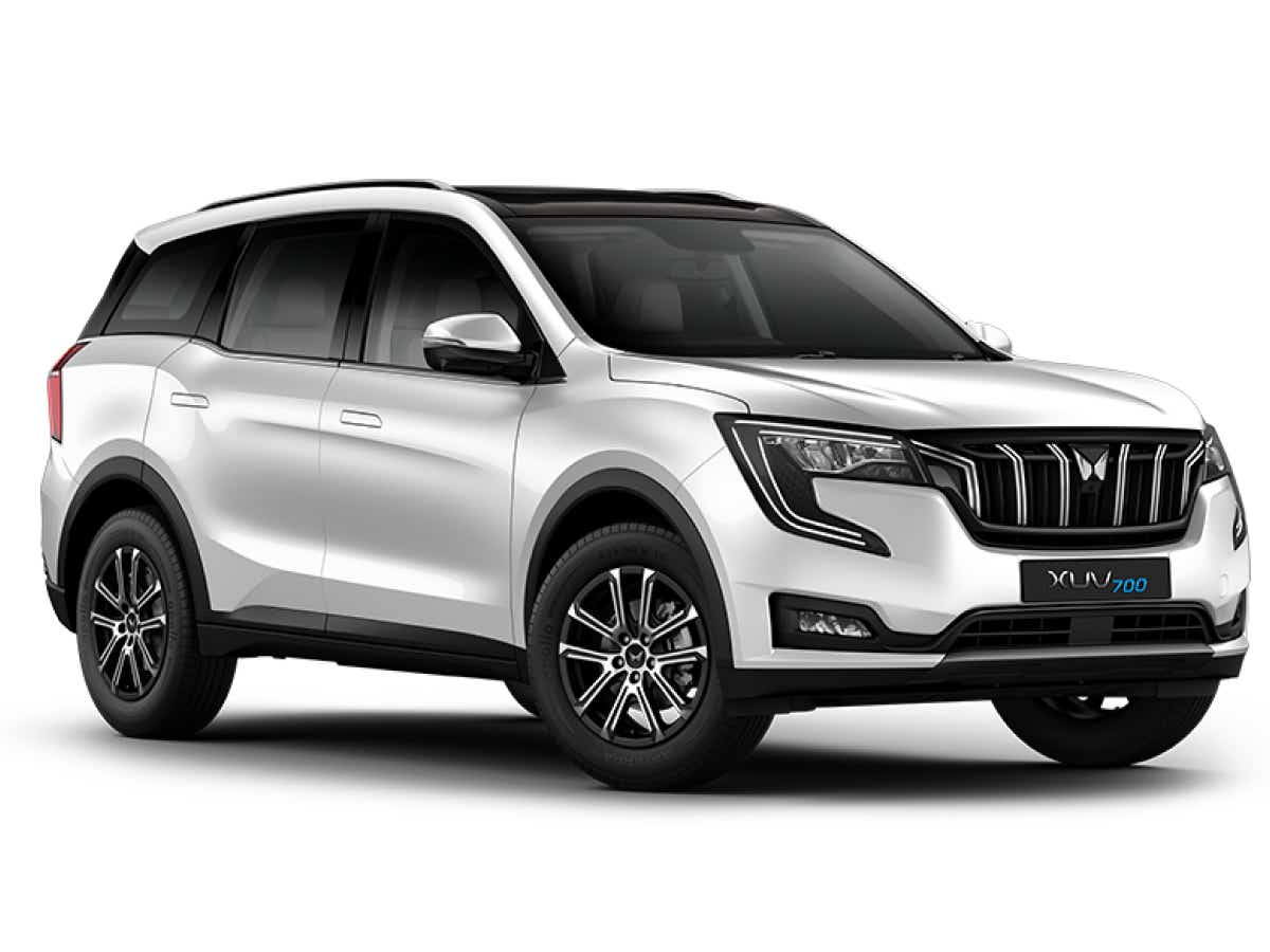 front three-quarter view of a Everest White Mahindra XUV700