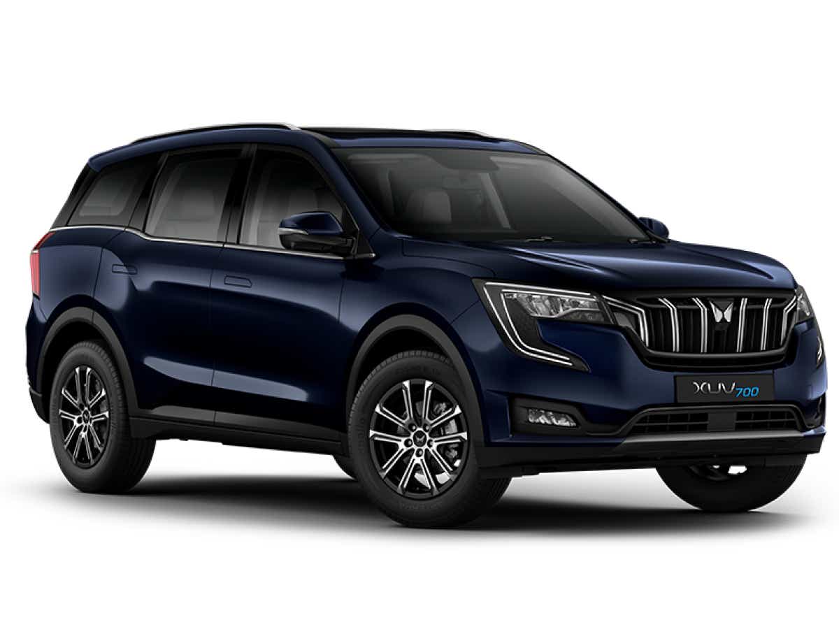 front three-quarter view of a Mahindra XUV700