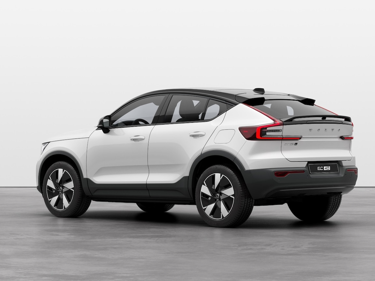 rear three-quarter of a Volvo EC40