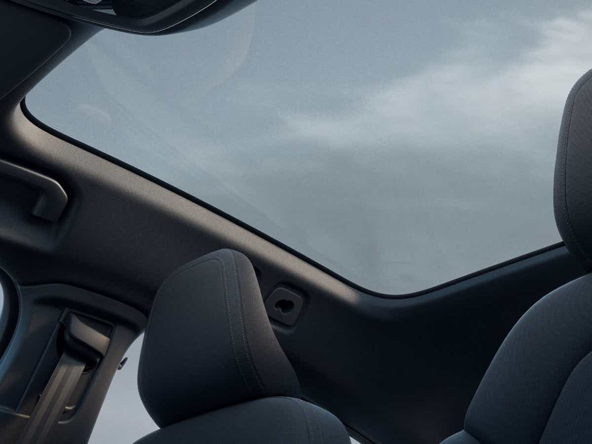 Panoramic sunroof and headrests of a Volvo EC40