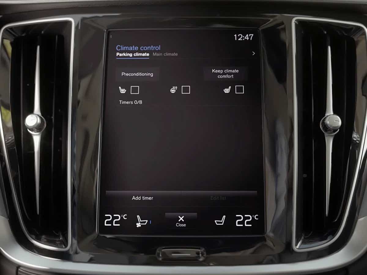 Center touchscreen climate control display of a Volvo EC40