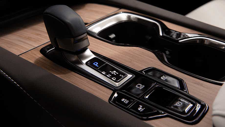 Center console and gear selector of a Lexus RX