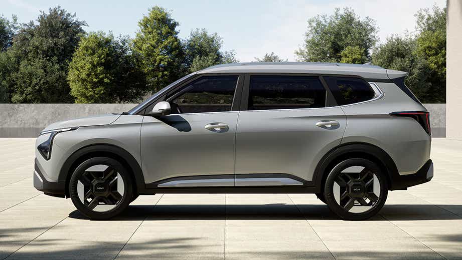side view of a Kia Carens Clavis EV
