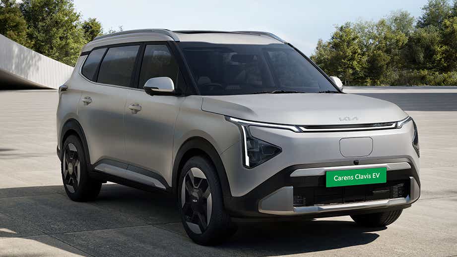 front three-quarter view of a Kia Carens Clavis EV