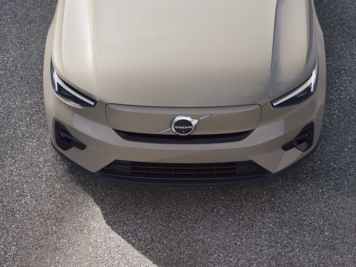 front view of a Sand Dune Volvo EX40