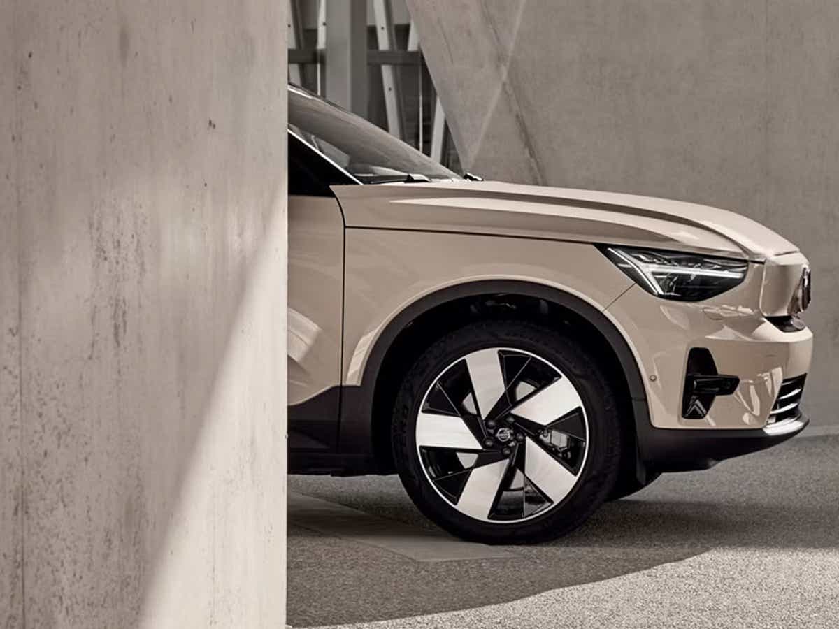 Front side view of a Sand Dune Volvo EX40