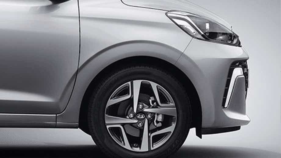 front wheel and fender view of a Hyundai Aura