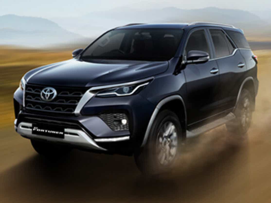 front three-quarter view of a Toyota Fortuner facelift