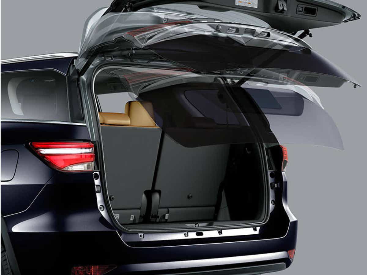 Boot open animation of a Toyota Fortuner facelift
