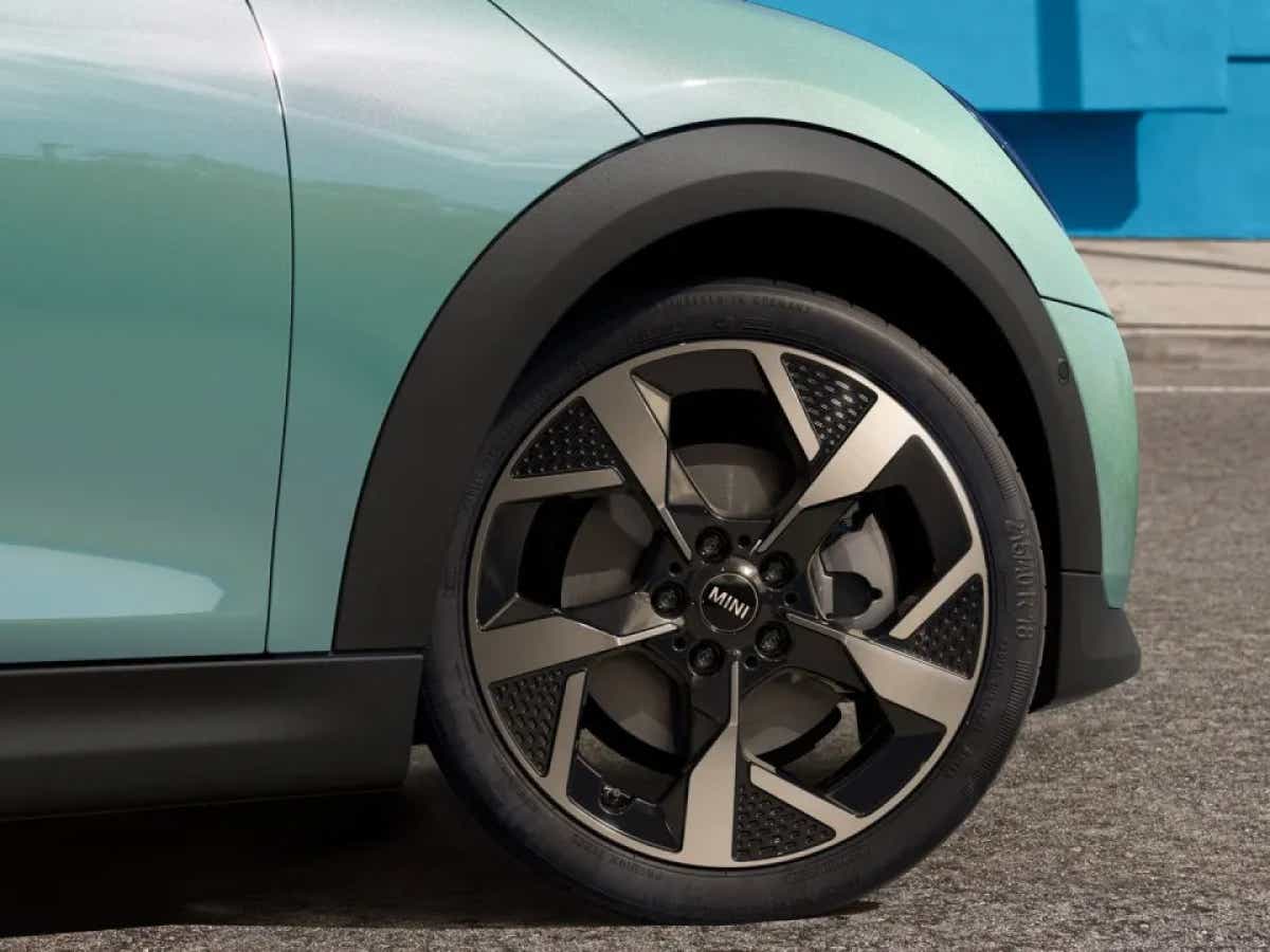 front wheel close-up of a Mini Cooper Facelift