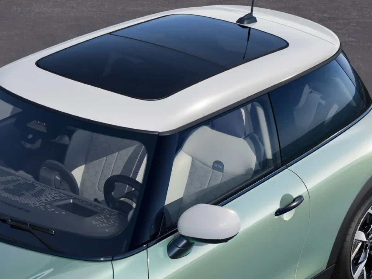 roof and front seats view of a Mini Cooper Facelift