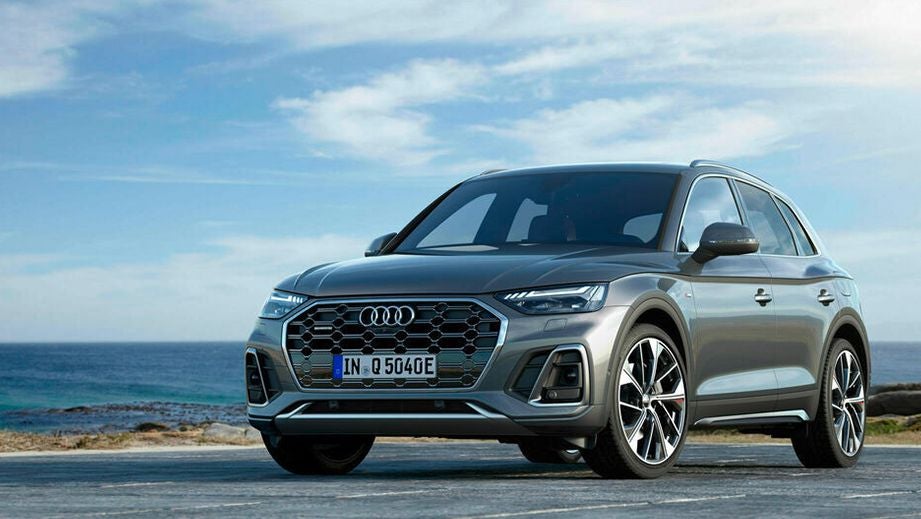 Front three-quarter view of a Manhattan Gray Metallic Audi Q5