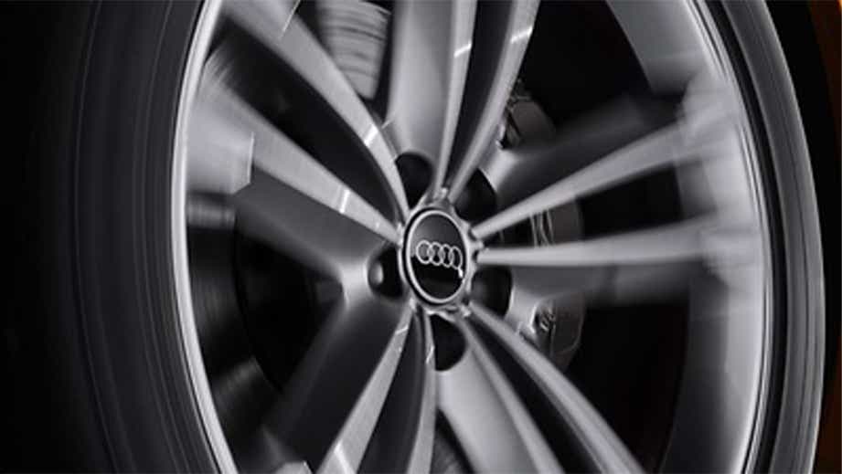 Wheel close-up of a Vesuvius Gray Metallic Audi A8 L