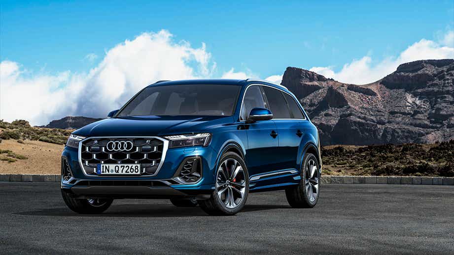 front three-quarter view of an Audi Q7