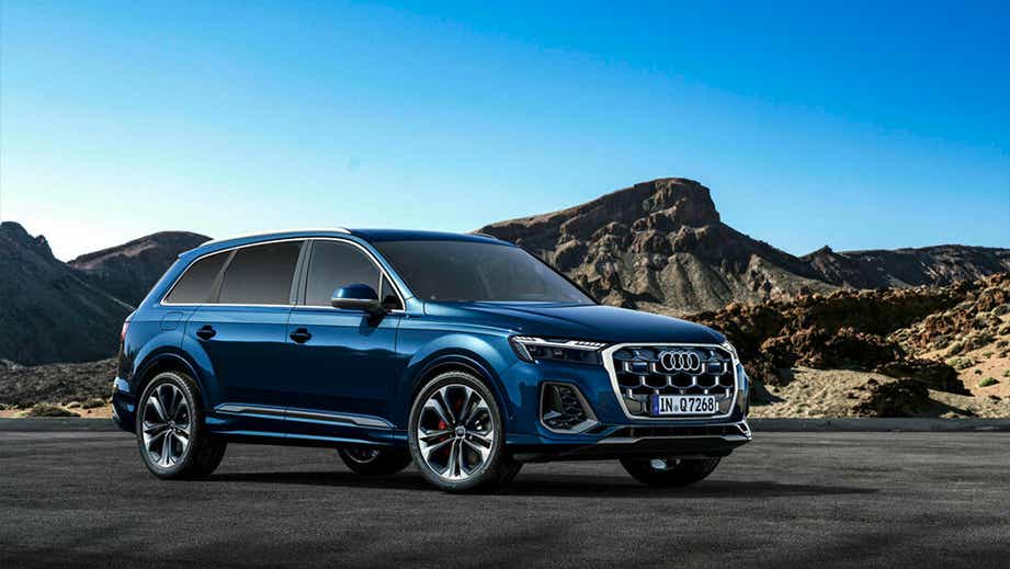front three-quarter view of an Audi Q7