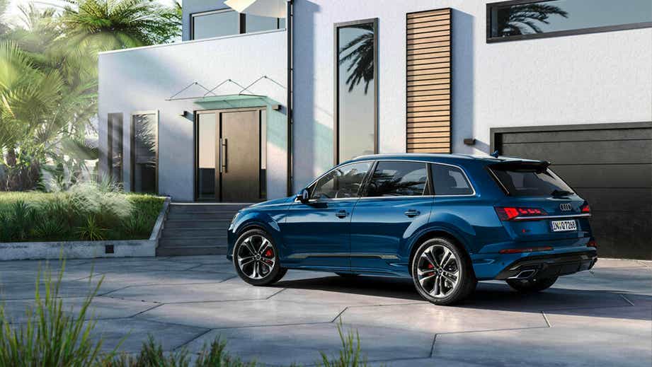 rear three-quarter view of an Audi Q7