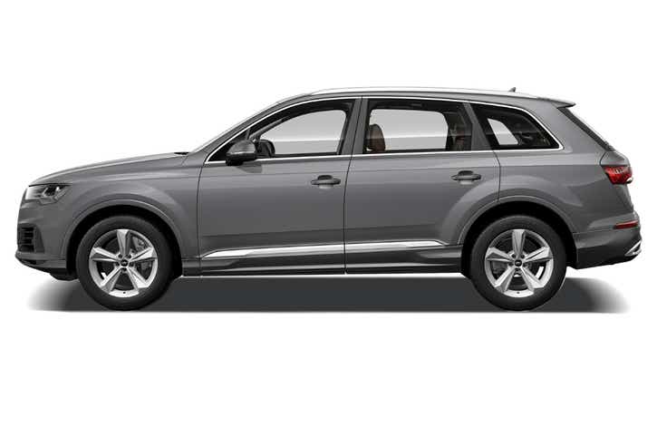 side view of an Audi Q7 2022-2023