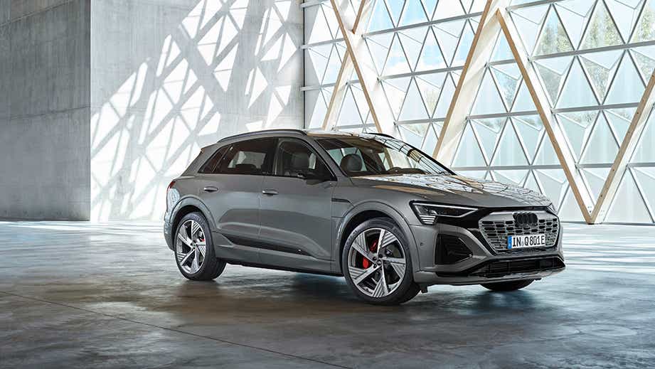 front three-quarter view of a Audi Q8 e-tron