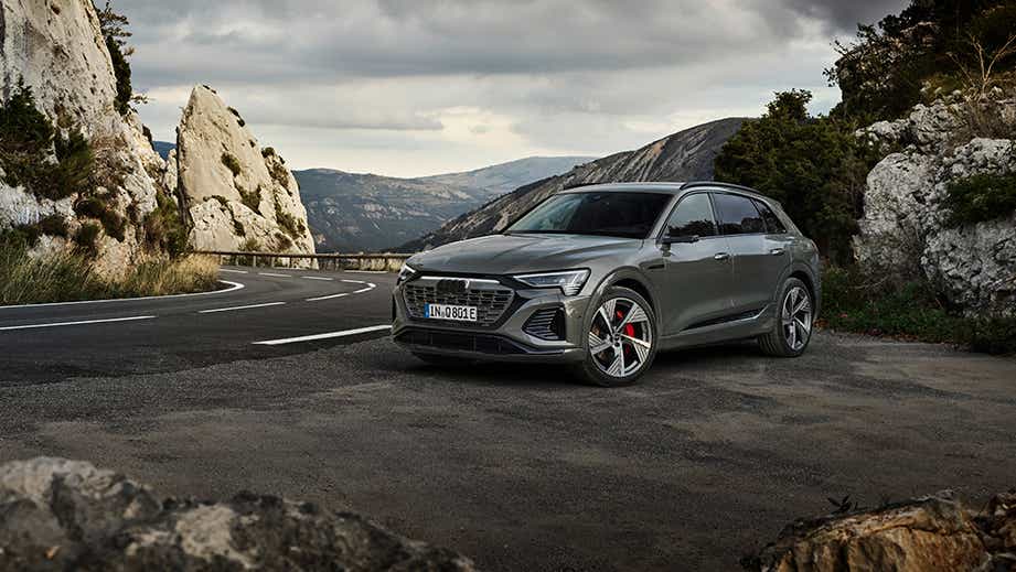 front three-quarter view of a Audi Q8 e-tron
