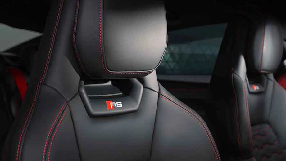 Front sports seat detail of a Audi RS e-tron GT