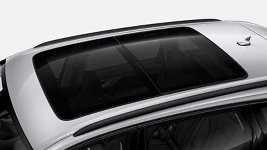 panoramic sunroof of an Audi Q7 2022-2023