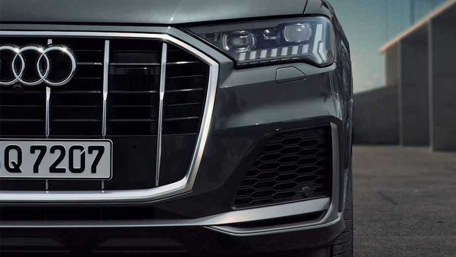 front grille and headlight of a Audi Q7 2022-2023