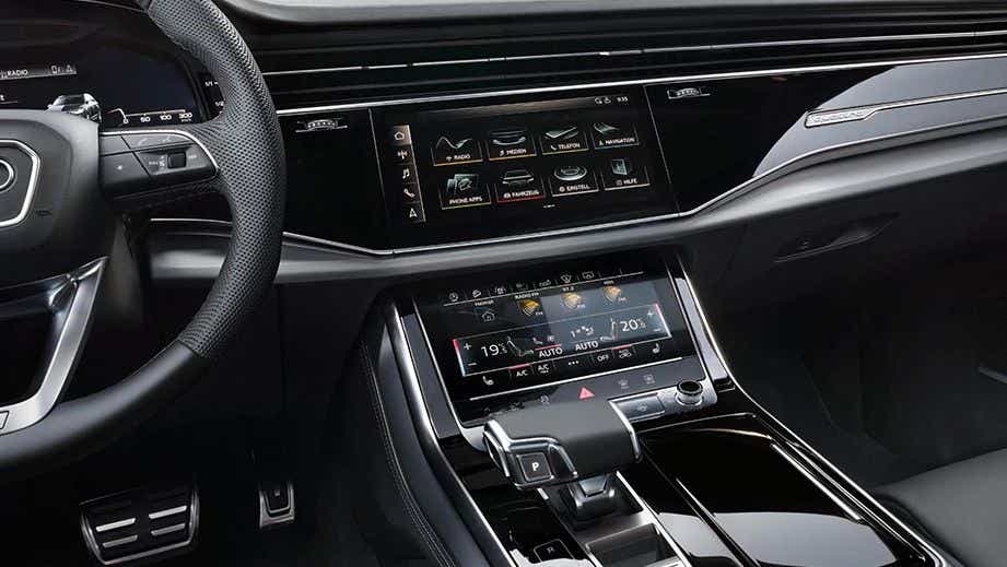 interior dashboard of an Audi Q7 2022-2023
