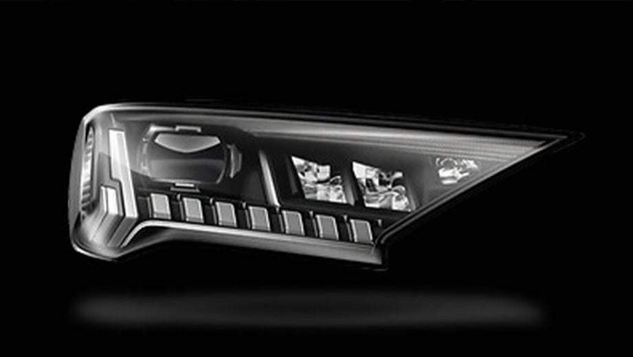 headlight close-up of an Audi Q7 2022-2023