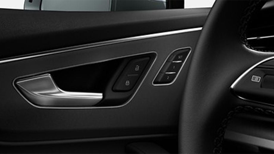 Front driver-side interior door handle of an Audi Q7 2022-2023