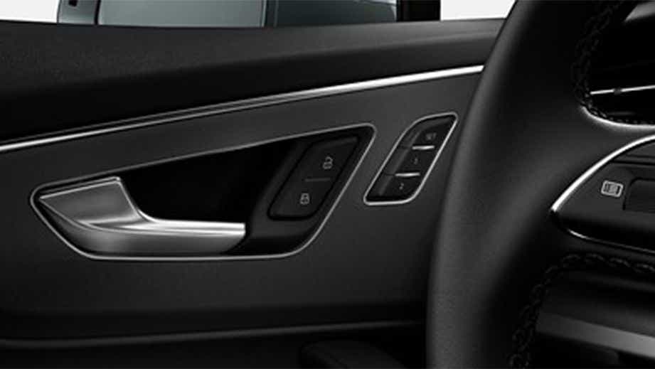 Front driver-side interior door handle of an Audi Q7 2022-2023