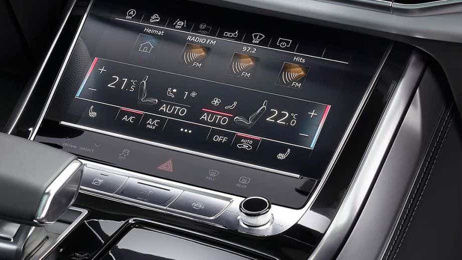 interior dashboard of an Audi Q7 2022-2023
