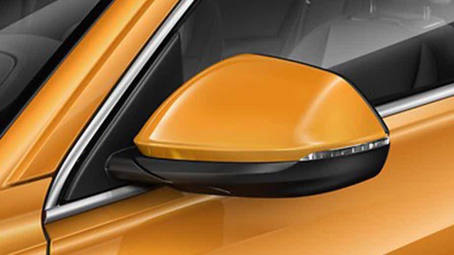Side mirror close-up of an Audi Q8 2020-2023