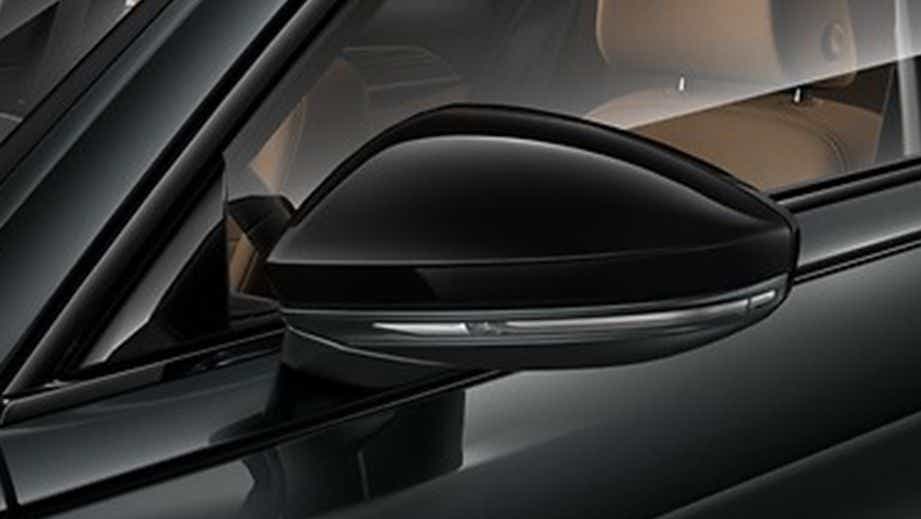 Side mirror close-up of an Audi Q8 2020-2023