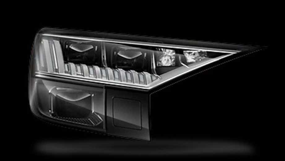 Headlight close-up of a Audi Q8 2020-2023