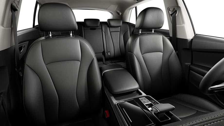 front interior seats and dashboard of an Audi Q8 2020-2023