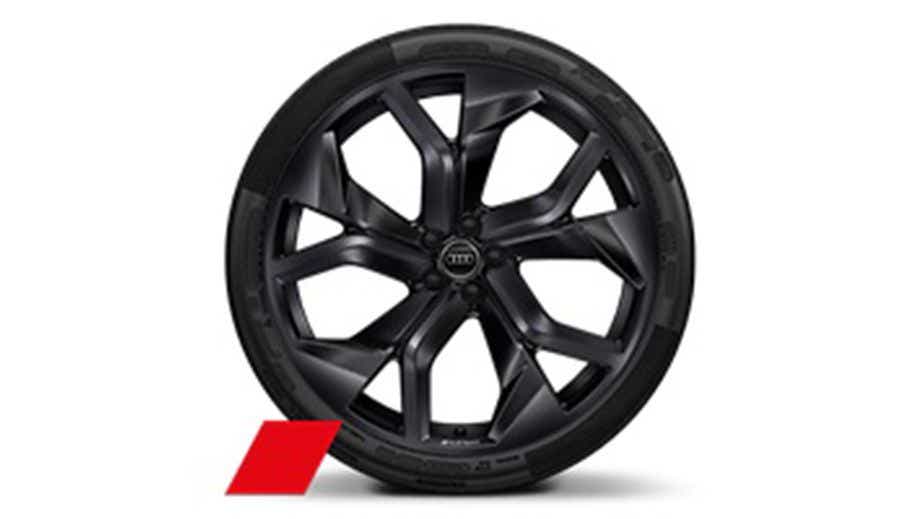 Close-up of a wheel on an Audi RS Q8