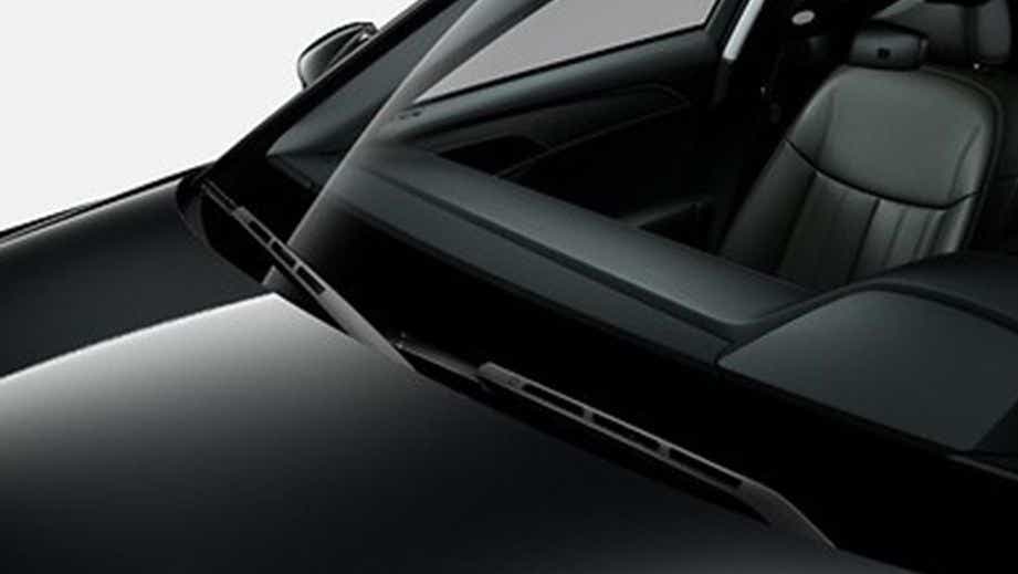 windshield and front seats of a Audi RS Q8