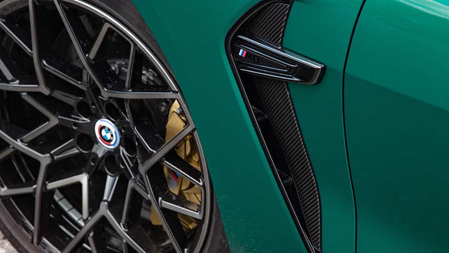 Front wheel and fender vent of a BMW M8 Coupe Competition